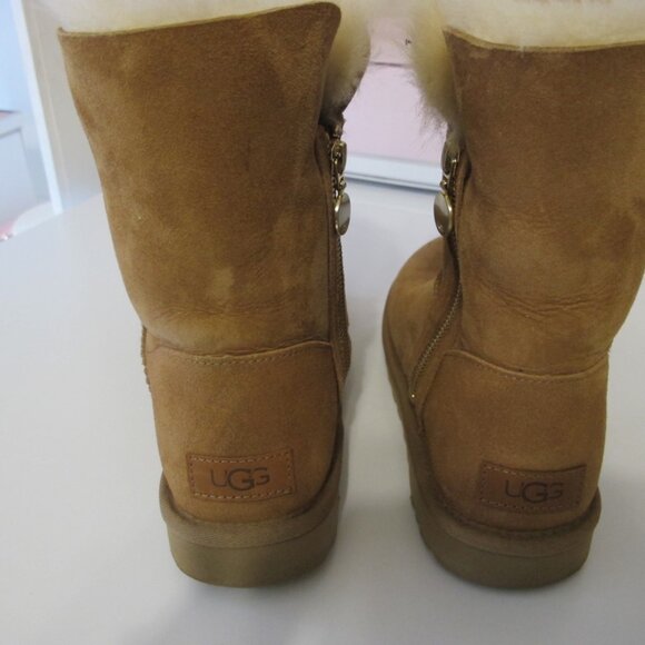 UGG Boots with gold zipper detail Women's Size 8 GUC - Picture 5 of 8